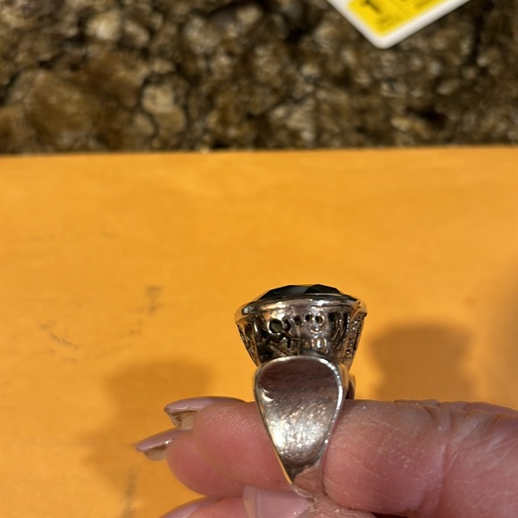 Ring - Picture 2 of 6